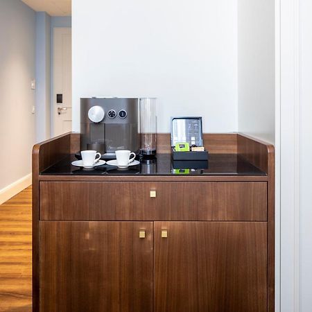 Fraser Suites Hamburg Exterior photo A Nespresso machine in a hotel room