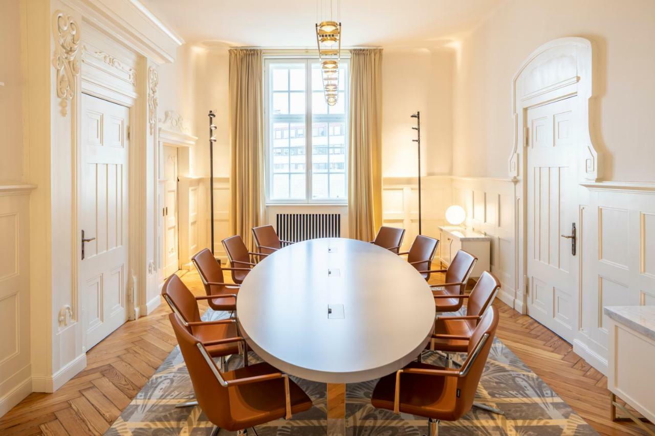 Fraser Suites Hamburg Exterior photo The meeting room of the Federal Council