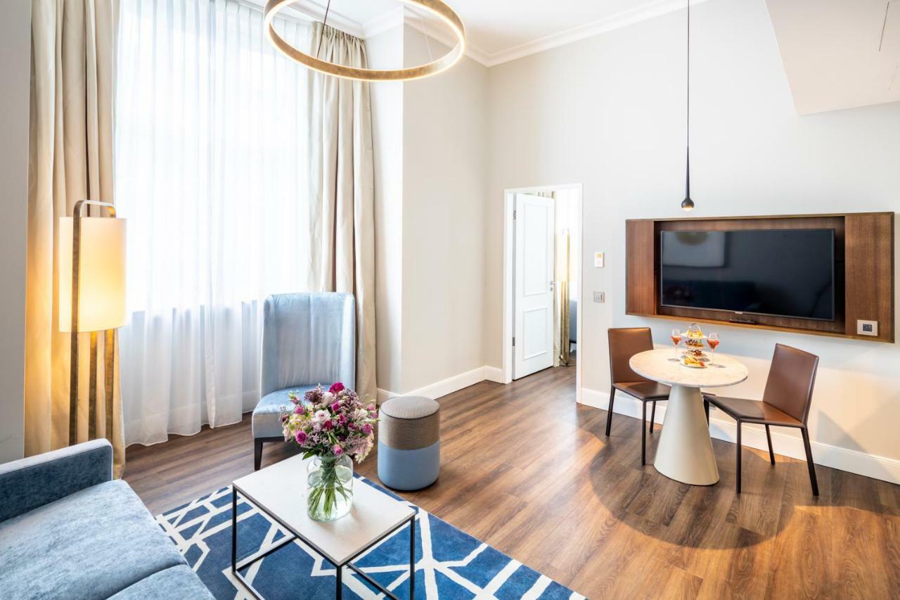 Fraser Suites Hamburg Exterior photo Suite at the Hotel