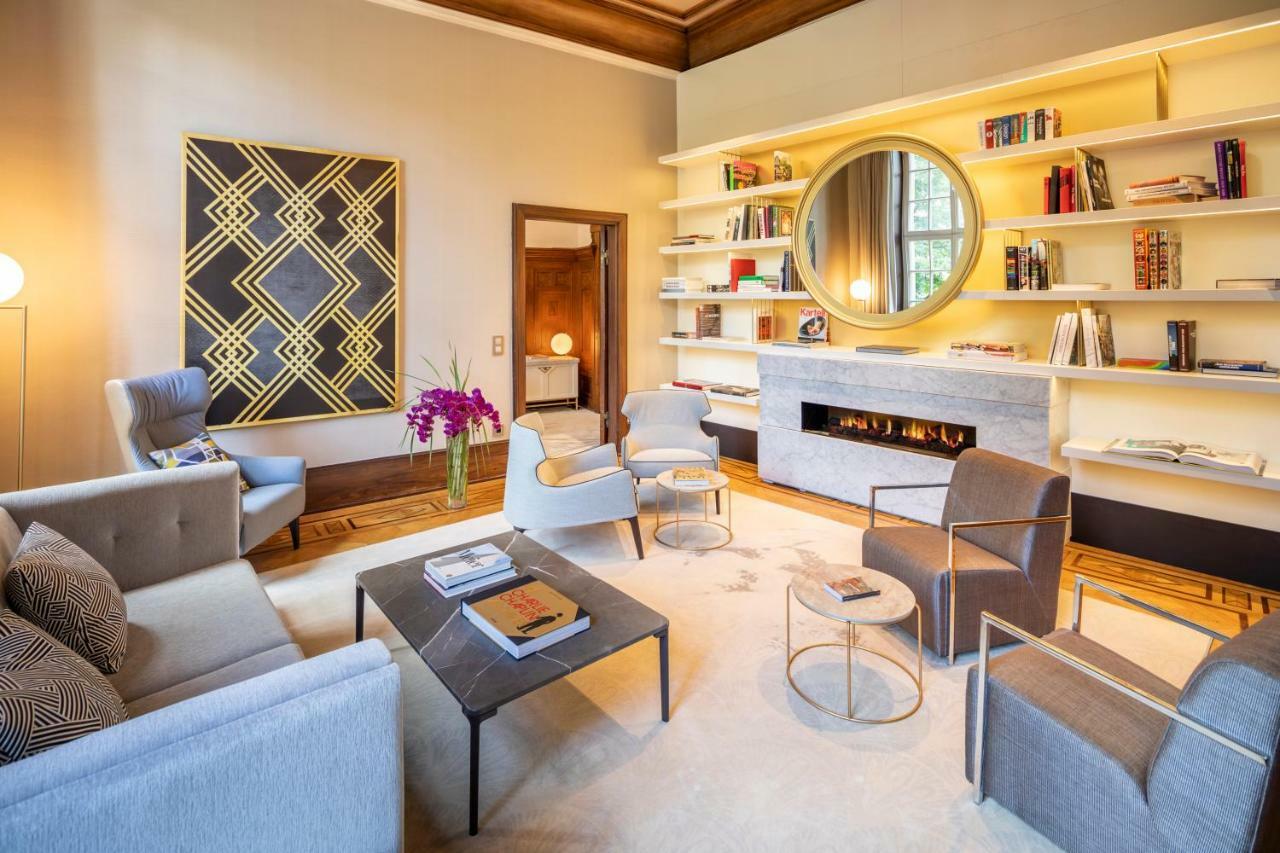 Fraser Suites Hamburg Exterior photo The Library at The Ivy Hotel